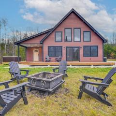 8 Mi to Sunday River! Mountain Escape with Hot Tub