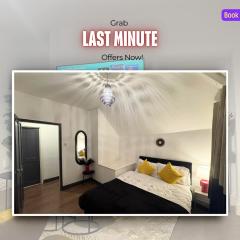 Sleeps 8 l 3 Bedroom l Last-minute Specials l New Property l Elegant House near City Center Sleeps 6 with Free Parking l By Zen Nights Short Lets & Serviced Accommodations