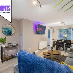 Modern Comfort, Free Parking, Netflix & Disney plus in every Bedroom and Living Room