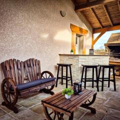 Terrasse couverte et BBQ - Petite maison cosy