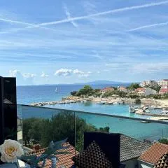 Apartments Solis, 50 m from the sea - Jakišnica