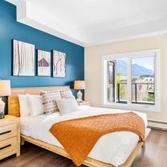 Stylish 2BR Golden Getaway with BBQ and Stunning Views