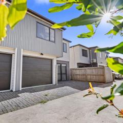 Modern Townhouse with Parking nr Airport - Manukau