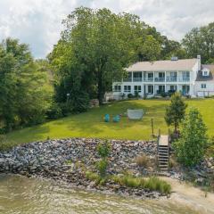 Hot Tub and Private Beach Waterfront Urbanna Escape