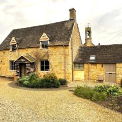 Cosy Cotswold Cottage in village location