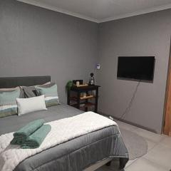 J & M Elegant escape 2