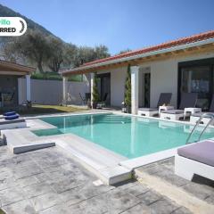 Villa in Messonghi with Pool and Sea Nearby