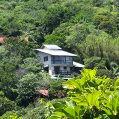 Casa 3 quartos com pôr do sol, vista 2 praias e natureza a 5min da praia da Lagoinha, Ponta das Canas