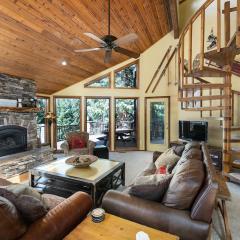 Heartstone Hideaway Home: Hot Tub, Dog Friendly