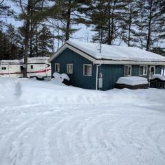 Four Season Lakehouse with beautiful views and crystal clear water