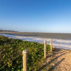 Apto Pet Friendly com Garagem na Enseada Azul