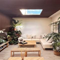 High Tree - Stylish Detached Home - South Park and Town Centre