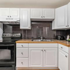 The Arizona 2BR Pet-Friendly Suite Calgary SE