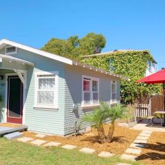 Adorable Quirky Hideaway BIG Private Enclosed Yard