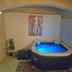 Traditional Maltese 2-Bedroom Home with Private Hot Tub - Steps Away from Valletta
