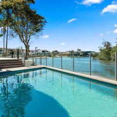 Broadbeach Waterside 2BR Luxury Apt