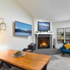 Windwood Bluebird Townhome - Walk to Town, Close to Everything