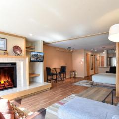 Liftside Condo - Walk to Lifts, Pool & Hot Tub!