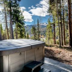 Dyer Trail Long Stay: Spacious Home w/ Mountain Views