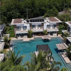 Monterrico Villa salida a Piscina y Jardin