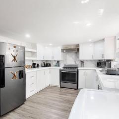 2 Bedroom - 1 Bath Condo - 2 min walk to beach