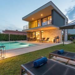 Ferienhaus In Dračevac Mit Großem Pool