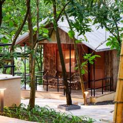 StayVista's Timber Cottage - Cozy Cottages with Indoor Games