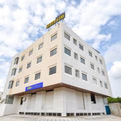 FabHotel Cozzy Stay - Indus land hospital , landscape park & morden school , D- mart