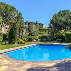 Catalunya Casas Majestic history for 32 guests, 10km to the beach