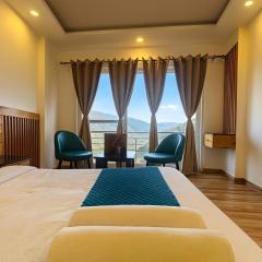 Hilltop Heaven With Scenic Mountain View