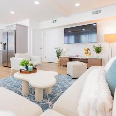 Luxury House 3-Level 4-bedroom, Free Parking and Patio