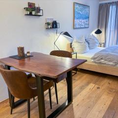 swissme - modernes Studio am Sportplatz mit Balkon & Parkplatz