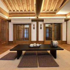 Luxury Hanok Sangseon Heritage Hanok-W