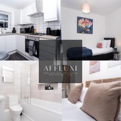 Holly - Telford - With Parking - Sleeps 8