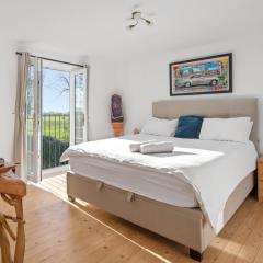 Spacious 6-Bed Countryside Home Surrounded by Nature