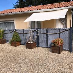 maisonnette entre forêt et occéan