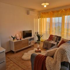 Zenith Suite, Air-conditioning, Parking and beach