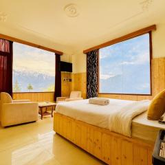 Hotel Suraj Inn ,near Hadimba Devi Temple ! Rooftop Restaurant ! Personal Parking