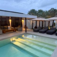 Beautiful private 3 bedroom villa with pool and gym