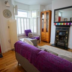 Charming 2 BDR Home with Garden and Light