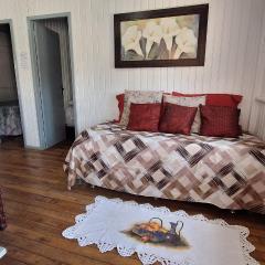 CASA de 2 quartos com 2 ares-condicionados em TORRES-RS - Na mais bela praia Gaúcha - Cozinha - Banheiro - TV smart 32 e Wi-Fi - Estacionamento - Anfitriã Superhost no BnB