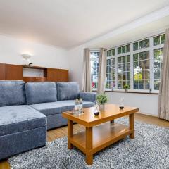 Luxury 2-Bed Flat in the Heart of Blackheath