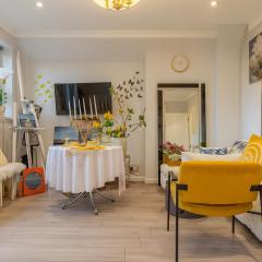 The two bedroom flat with terrace 1 min to Earls Court Station for 5 guests