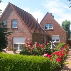 Ferienhaus Mit Umfriedetem Garten Und Terrassen