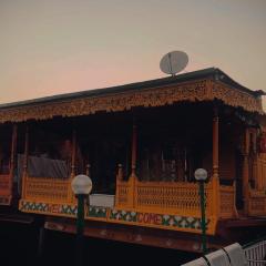 houseboat new moon group of houseboats