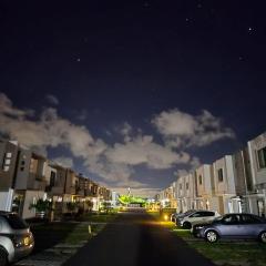 Divine Duplex with Lush garden 7 Minutes Drive to the Beach