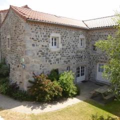 Gîte charmant pour 8 pers à Rauret avec cheminée, terrasse et accès "Tourisme et Handicap" - FR-1-582-186