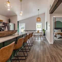 300 steps from Lake Hot Tub Fire Pit Game Room