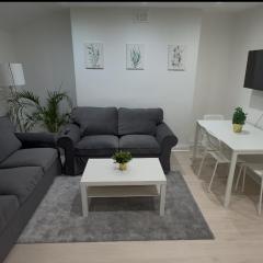 Bright 2BR Flat In West London