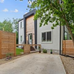 Modern and Cozy 3-Bedroom home in South Austin with private yard and close to Downtown